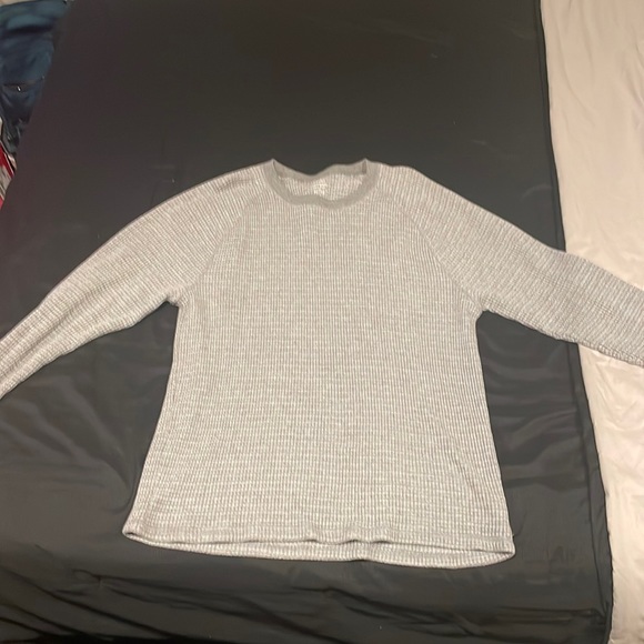 Old Navy Waffle Knit Crew Neck - Picture 2 of 3